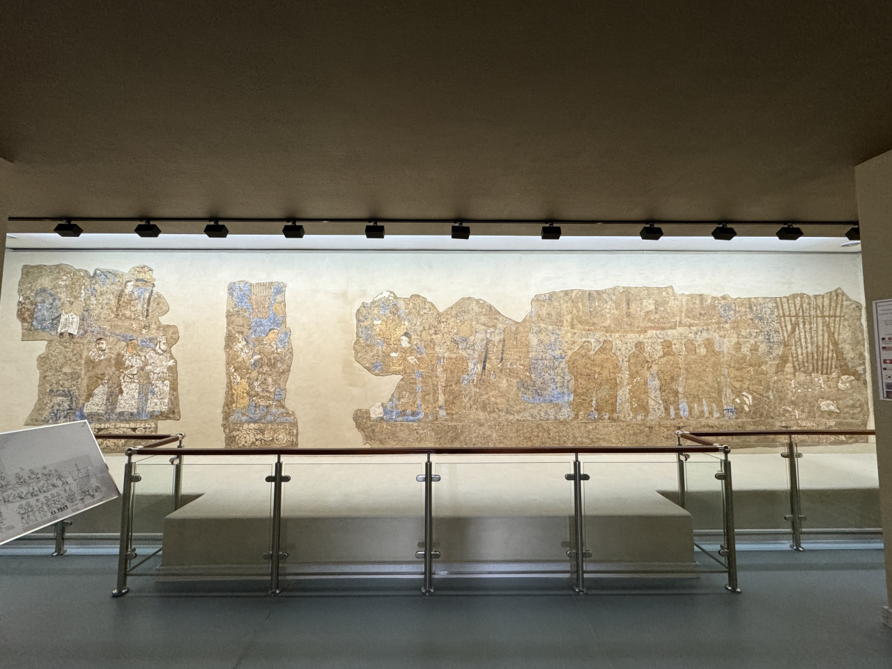 A 7th-century royal mural depicting Goguryeo envoys attending the coronation of King Varkhuman at the Afrasiab Museum of Samarkand, in Samarkand, Uzbekistan. (Cultural Heritage Administration)