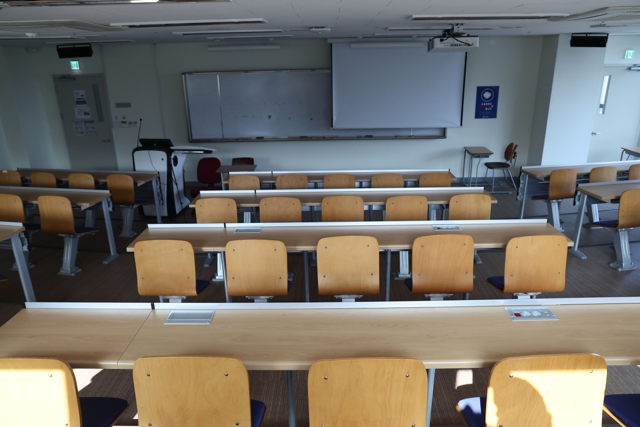 A lecture hall at a medical school in Gyeonggi Province is empty on Thursday morning, as medical students have taken a leave of absence in protest against the government's policy to expand the medical enrollment quota. (Yonhap)