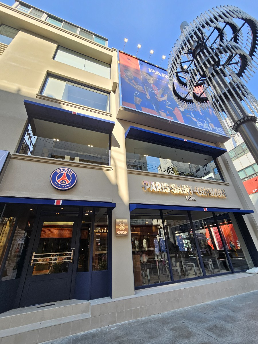 Paris Saint-Germain's three-story flagship store is located in Apgujeong-dong, southern Seoul. (Park Yuna/The Korea Herald)