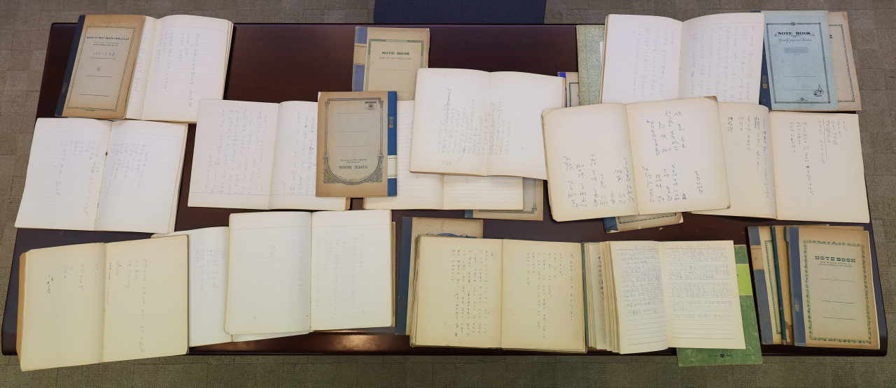 The notebooks of the late poet Park Mok-wol (Yonhap)