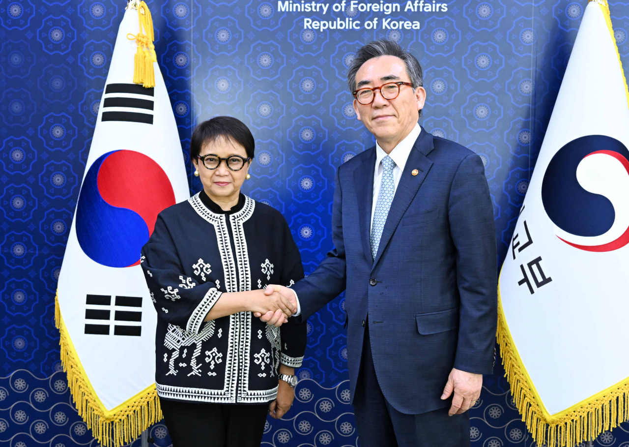 Foreign Minister Cho Tae-yul (right) and his Indonesian counterpart, Retno Marsudi, pose for a photo prior to their talks on March 18, 2024, in this photo provided by Cho's office. (Yonhap)