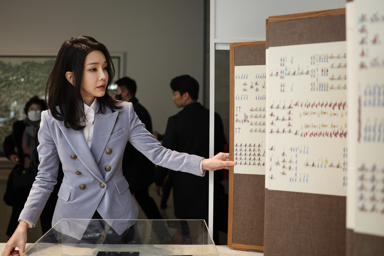 In this photo taken in February 2023, first lady Kim Keon Hee visits an exhibition presenting the Oegyujanggak Uigwe, a collection of records that explain how to prepare for and conduct royal ceremonies during the Joseon era. (Presidential office)