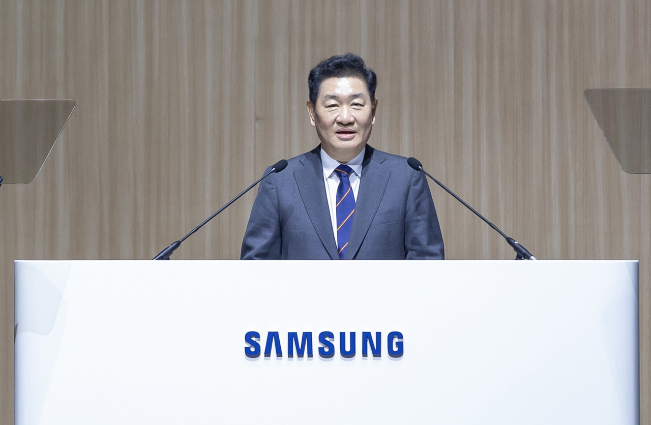 Samsung Vice Chairman and co-CEO Hang Jong-hee speaks at the company's 55th annual shareholders meeting in Suwon, Gyeonggi Province, Wednesday. (Samsung Electronics)