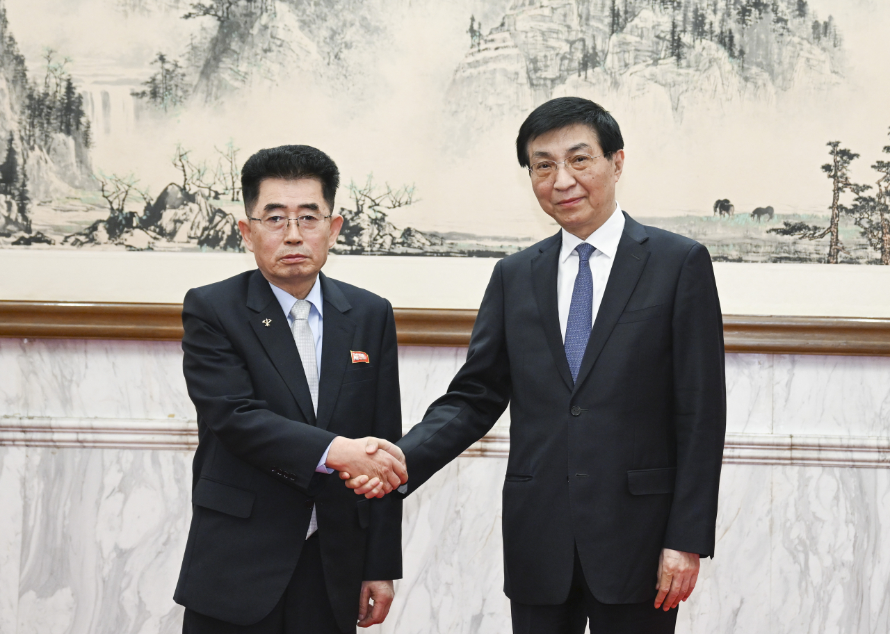 Wang Huning (right), chairman of the National Committee of the Chinese People's Political Consultative Conference, meets a delegation led by Kim Song Nam, international department director of the Workers' Party of Korea Central Committee, in Beijing, China, Thursday. (Xinhua/Zhang Ling)