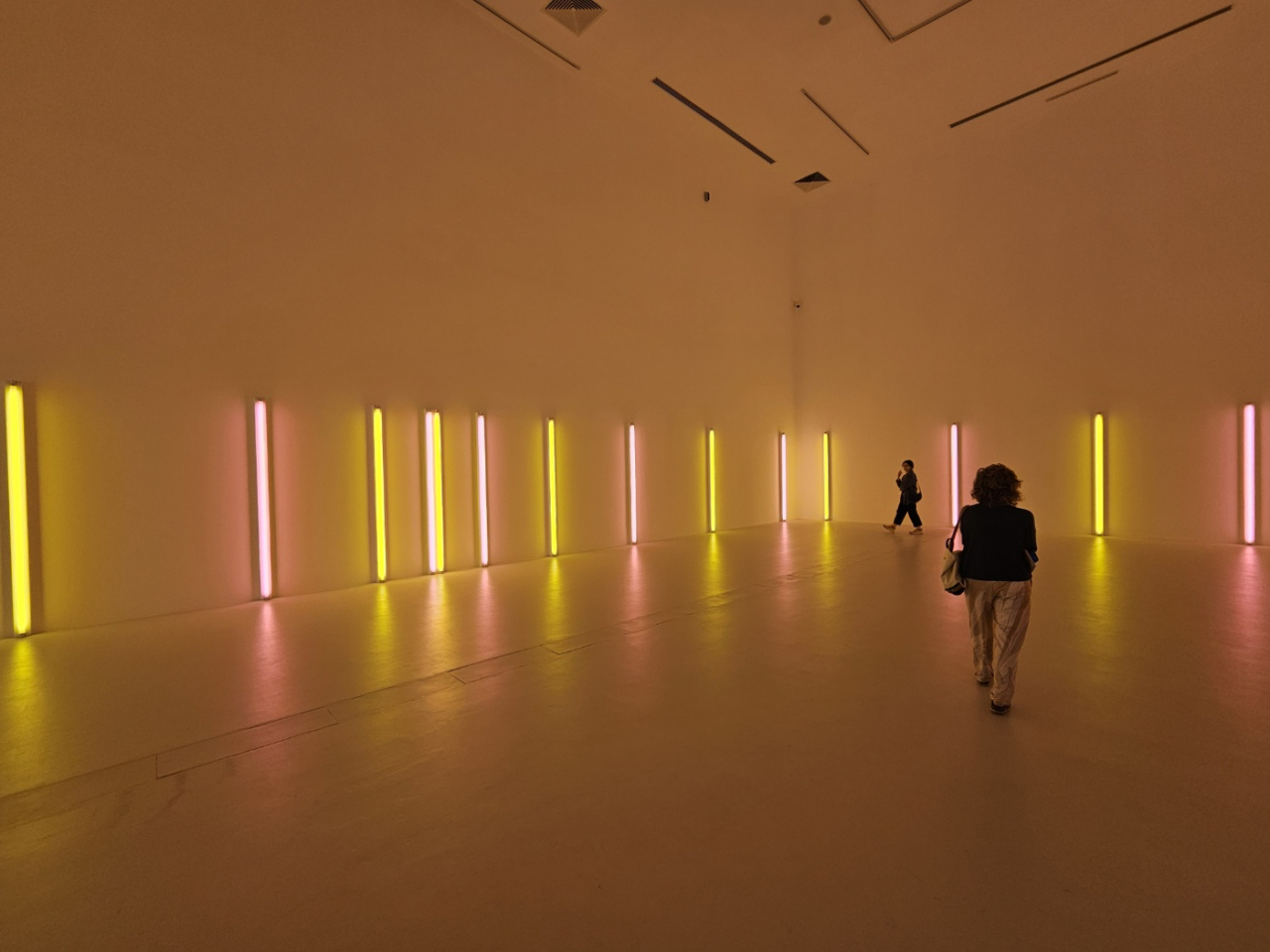 An installation view of “Dan Flavin/Donald Judd: Doha” at the QM Gallery Al Riwaq (Park Yuna/The Korea Herald)