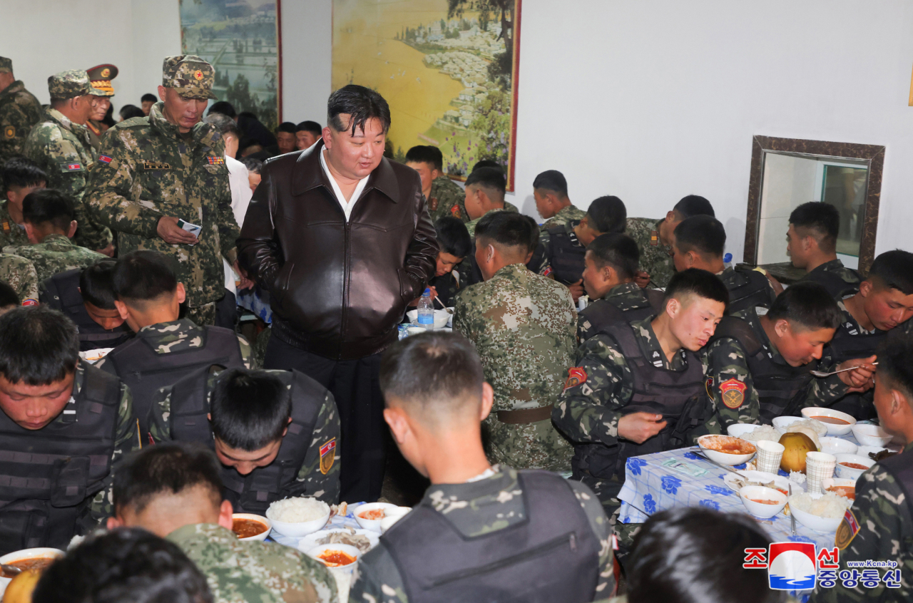 North Korean leader Kim Jong-un (Center) inspects the Seoul Ryu Kyong Su Guards 105th Tank Division on Sunday. (KCNA)