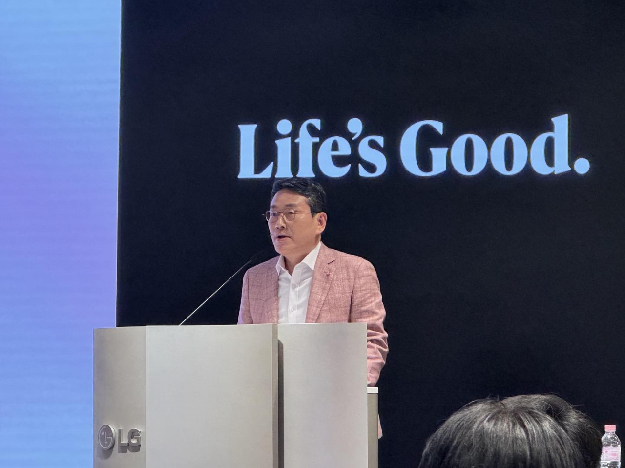 LG Electronics Chief Executive Officer Cho Joo-wan speaks at a general shareholders meeting held in LG Twin Towers in Seoul on Tuesday. (Yonhap)