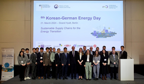 Attendees pose for a photo during the 6th Korean-German Energy Day in Berlin, Germany on March 21, 2024. (KGCCI)