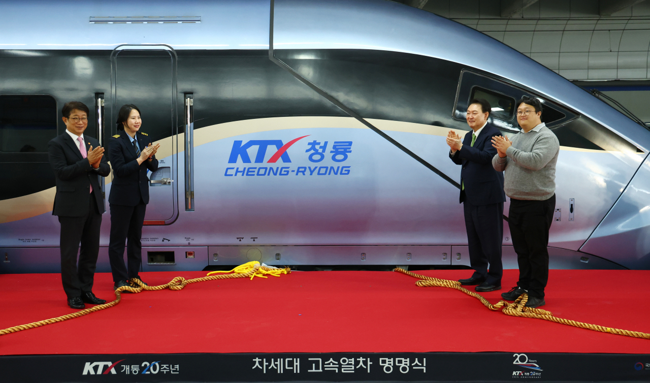 President Yoon Suk Yeol (second from right) celebrates the launch of the KTX Cheong-ryong, a new class of bullet train boasting a speed of 320 kilometers per hour, at Daejeon Station on Monday. (Presidential office)