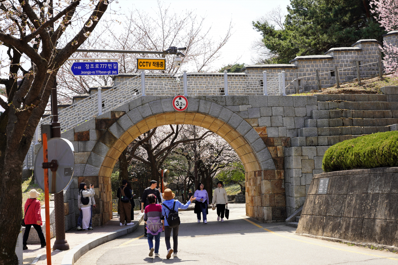 People explore Suwon Hwaseong Fortress' Southern Artillery Pavilion on Monday. (Lee Si-jin/The Korea Herald)