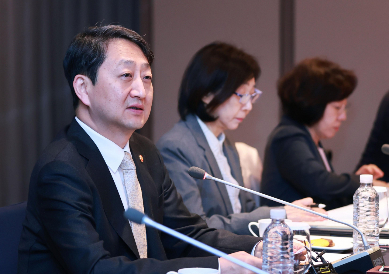 South Korean Trade Minister Ahn Duk-geun (left) speaks during the Global Open Innovation Strategy Conference held at the Josun Palace hotel in southern Seoul on Friday. (Ministry of Trade Industry and Energy)