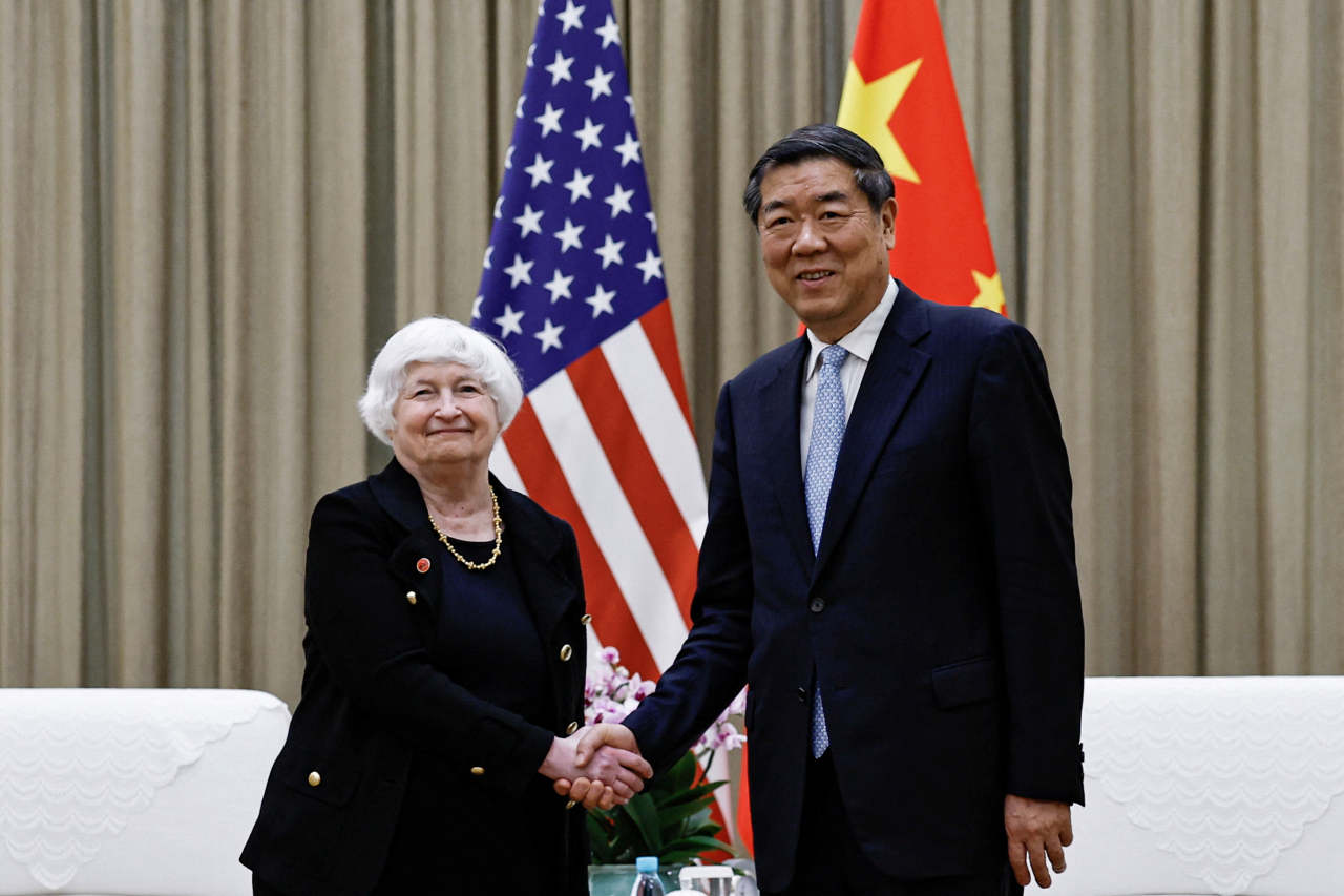 US Treasury Secretary Janet Yellen shakes hands with China's Vice Premier He Lifeng before a meeting at the Guangdong Zhudao Guest House, in Guangzhou, Guangdong province, China, Saturday. (Reuters-Yonhap)