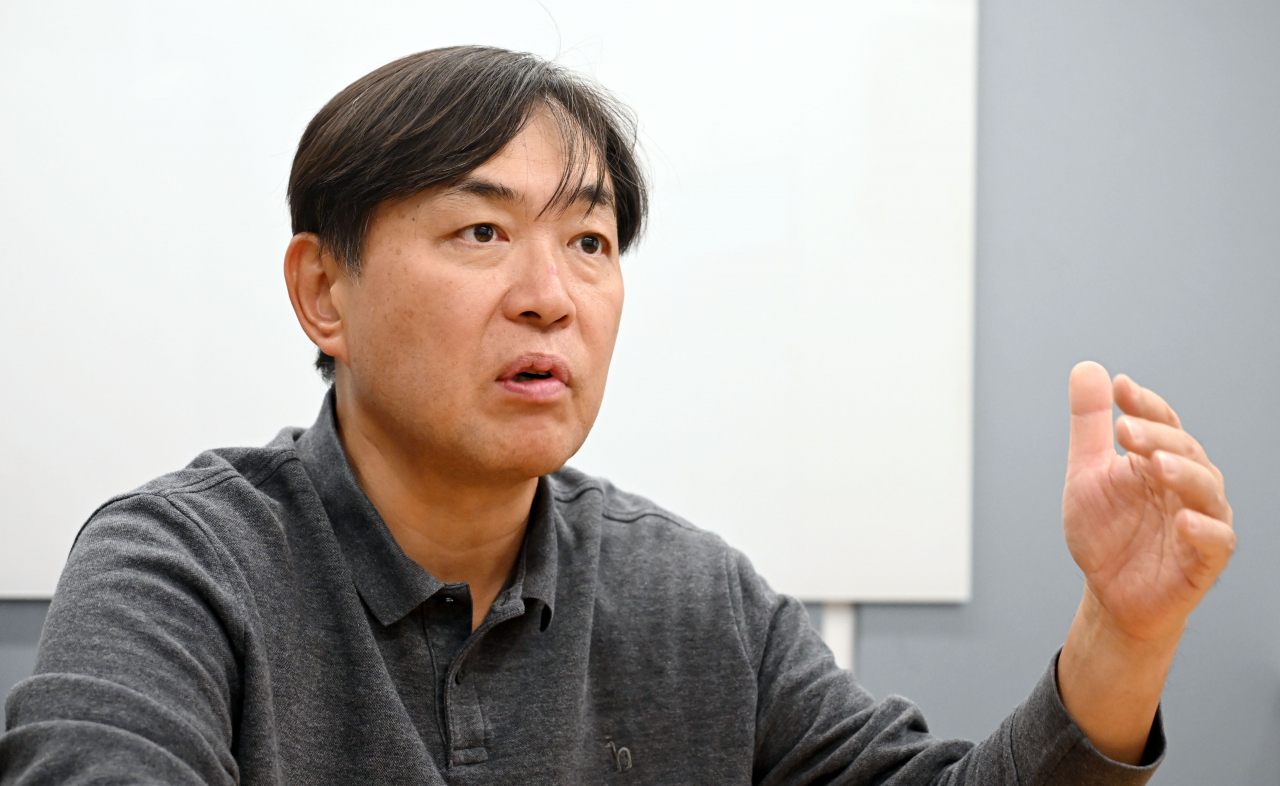 Fin-tech app Balancehero founder and CEO Charlie Lee speaks during an interview with The Korea Herald held at Balancehero's office in Seoul on March 26. (Lee Sang-sub/The Korea Herald)