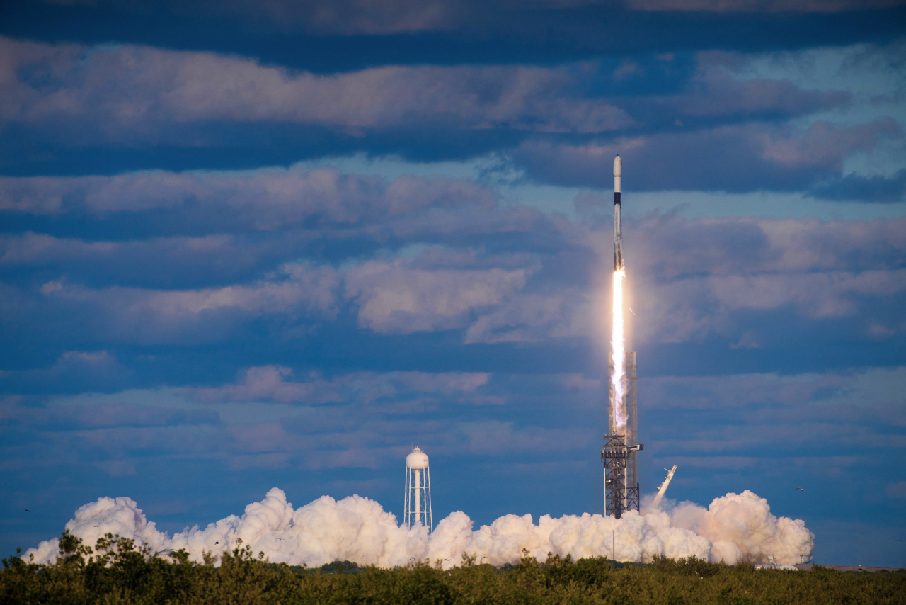 South Korea's second homegrown military surveillance satellite, aboard SpaceX's Falcon 9 rocket, lifts off from Kennedy Space Center in Florida on Sunday (SpaceX)