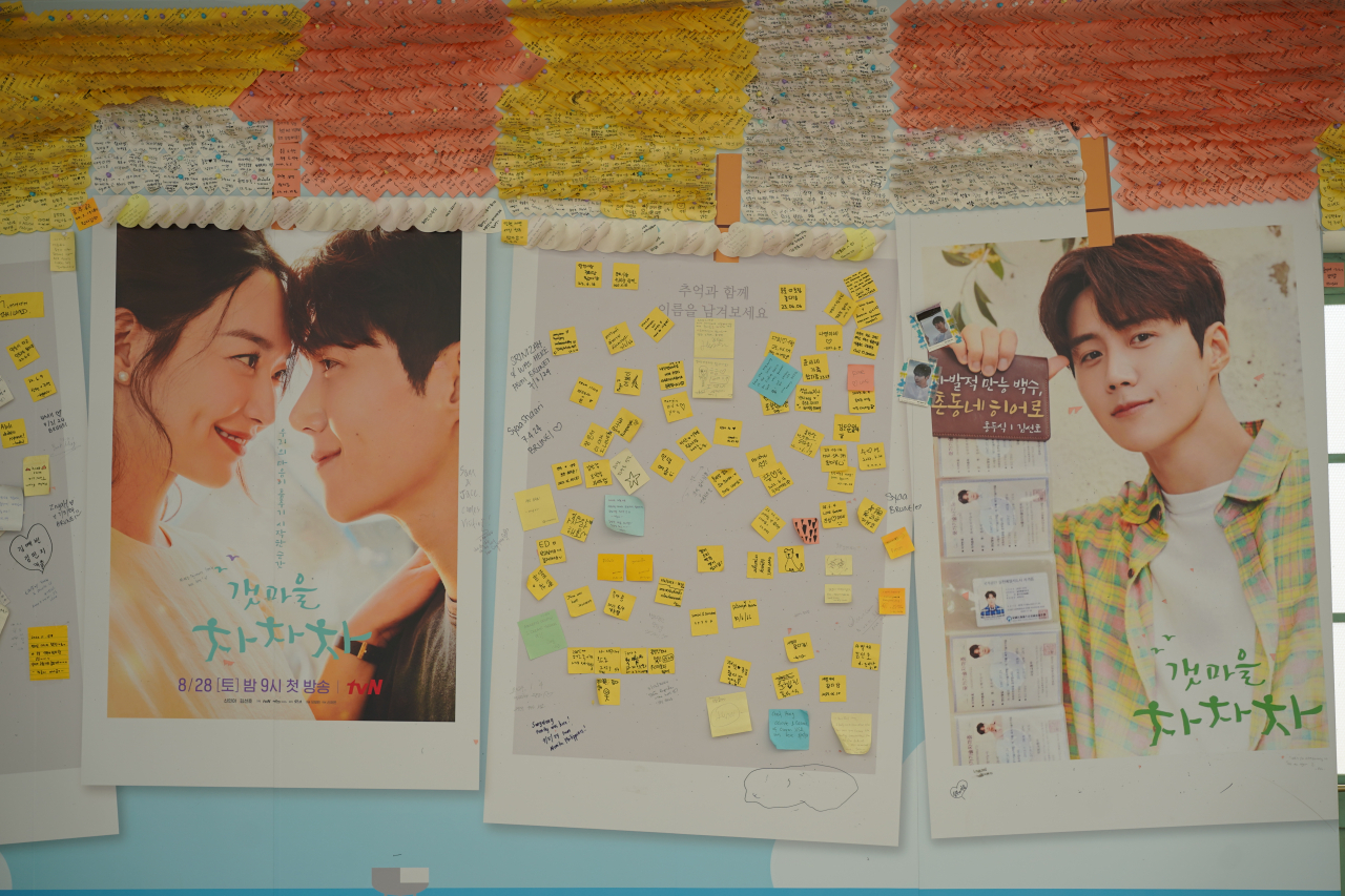 Post-It notes at Cheongha Market in Pohang, North Gyeongsang Province, written by visitors and fans of 