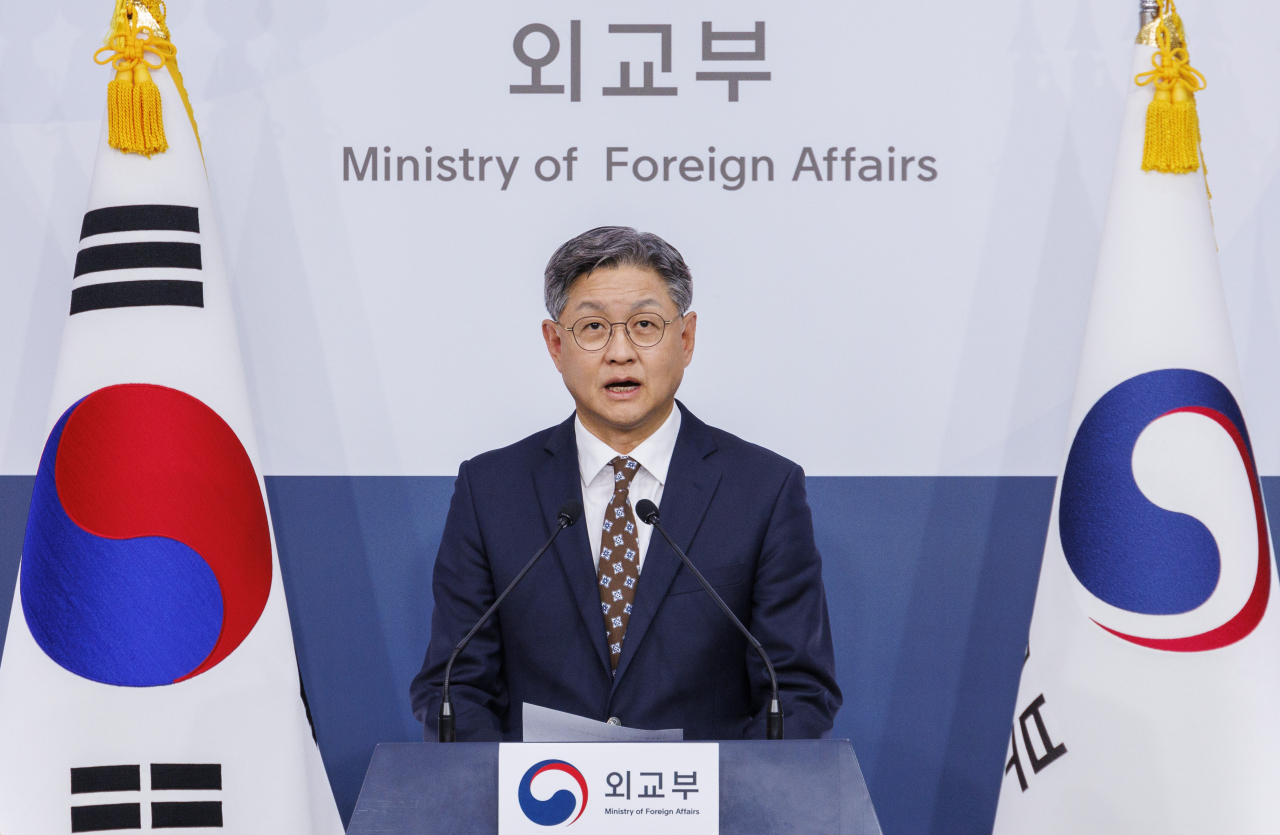 Foreign Ministry spokesman Lim Soo-suk speaks during a regular press briefing in Seoul on April 2. (Yonhap)