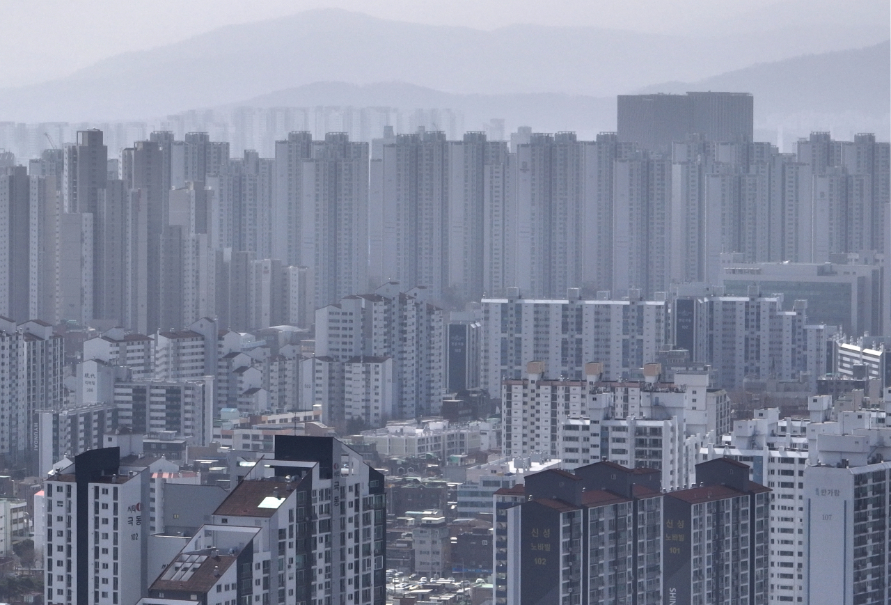 An apartment complex in Seoul (Yonhap)