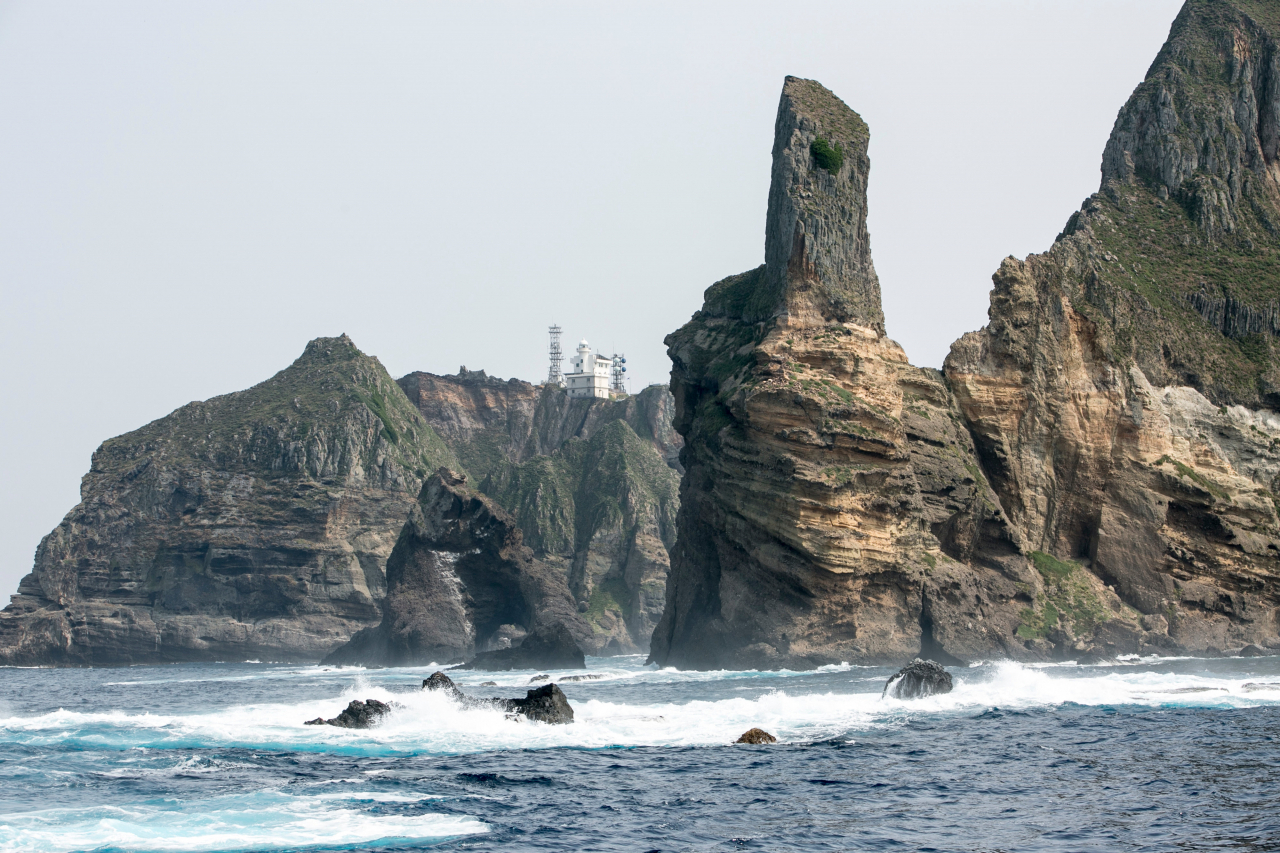 A Dokdo lighthouse stands on Dongdo of the Dokdo Islets on August 18, 2019. (Getty Images)
