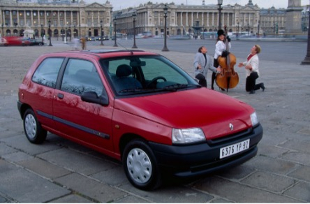 The first-generation Renault Clio featured the current lozenge logo, which was introduced by Renault in 1992. (Renault Korea)