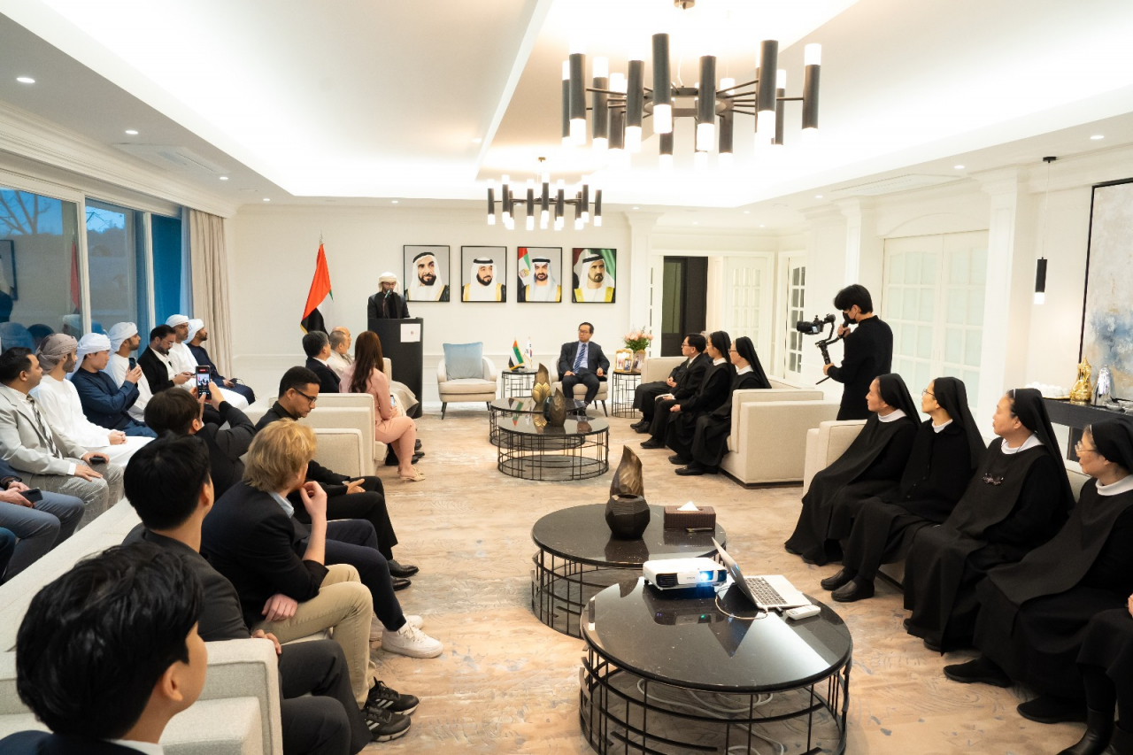 UAE Ambassador to Korea Abdulla Saif Al Nuaimi delivers remarks at an event highlighting unity and tolerance at his residence in Yongsan-gu on March 31. (UAE Embassy in Seoul)