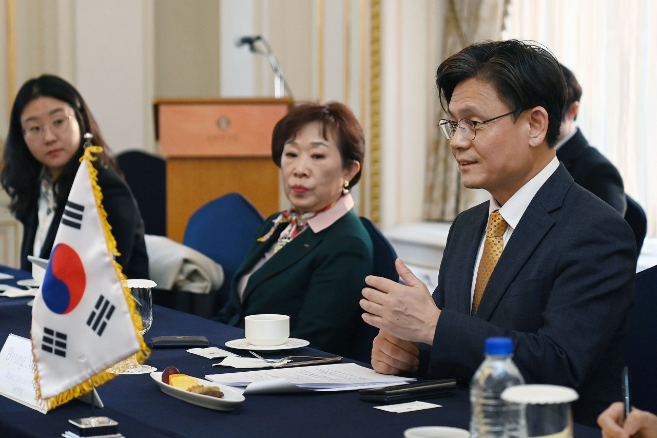 Deputy Minister for Trade Yang Byeong-nae(right) speaks during a meeting with Egidijus Meilunas, vice foreign minister of European nation, in Seoul on March 19, 2024.