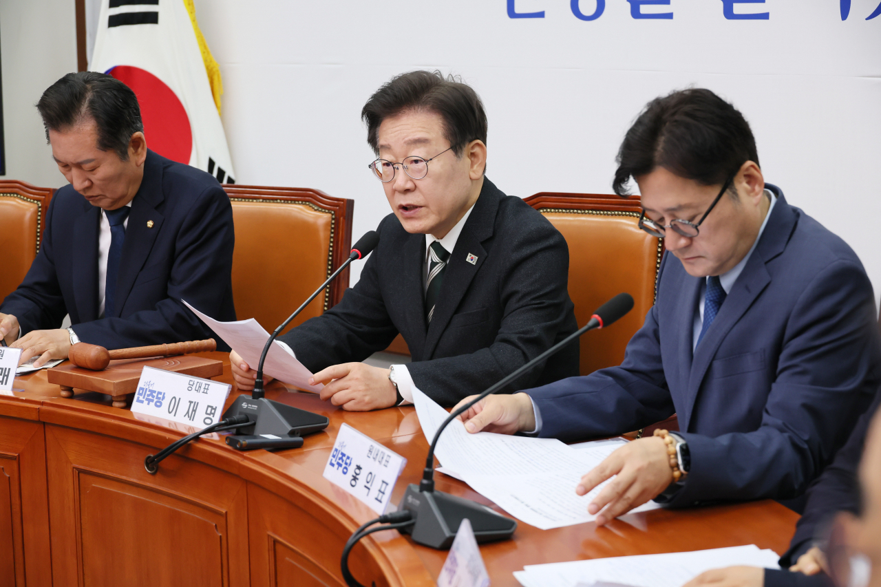 Democratic Party of Korea Chairman Lee Jae-myung speaks during an intra-party leadership meeting held at the National Assembly on Friday. (Yonhap)
