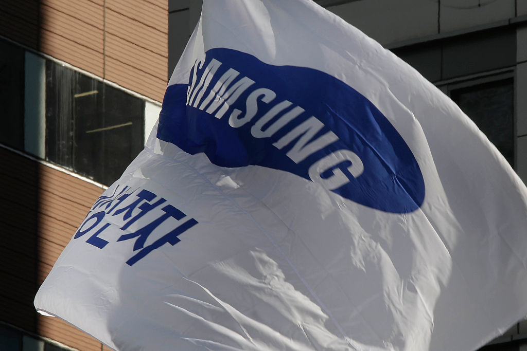 Samsung Electronics Co. corporate flags fly outside the company's Seocho office building in Seoul, South Korea. (Gettyimages)