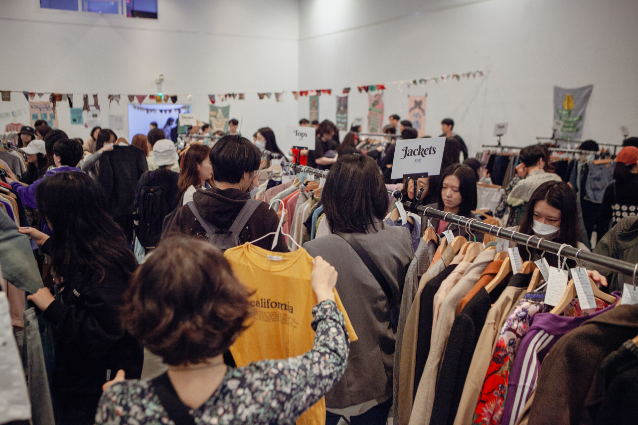 Participants gather to choose second-hand clothes at a 21% Party held in Seongsu-dong, Seoul, April 20, 2024. (Wear Again Lab)