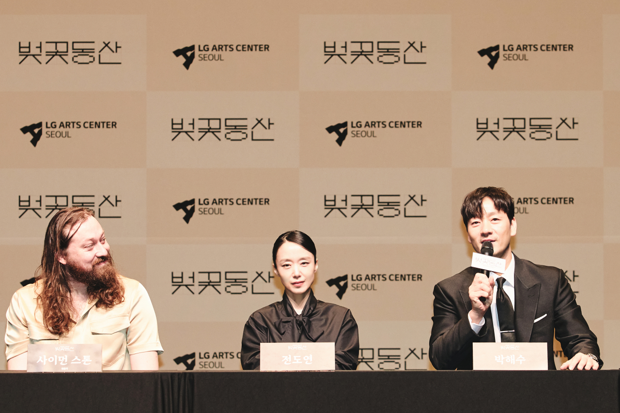 From left: Director Simon Stone, actors Jeon Do-yeon and Park Hae-soo attend a press conference at the LG Arts Center in Seoul, on April 23. (LG Arts Center)
