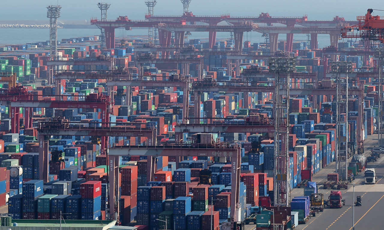 Shipping containers are stacked in the southeastern port city of Busan, in this file photo taken on April 1. (Yonhap)