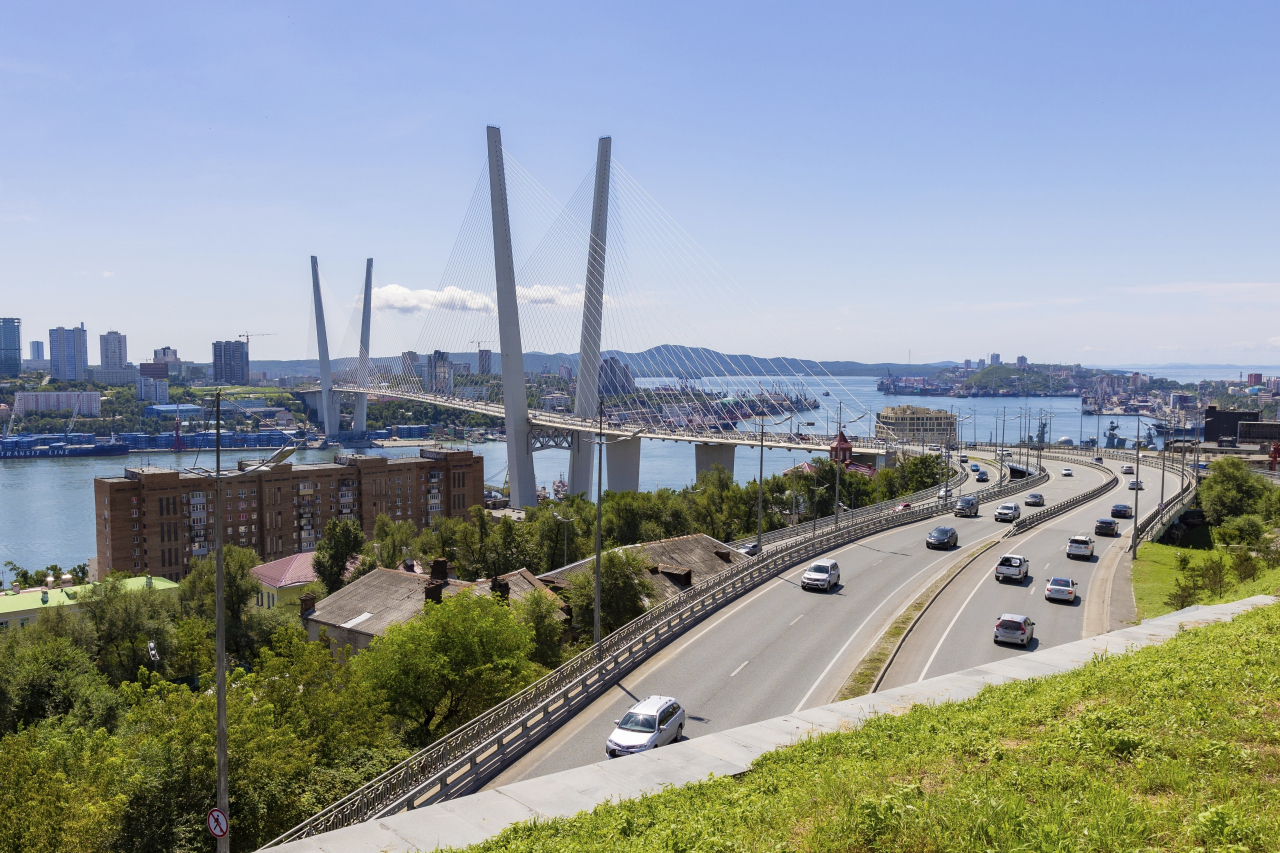 A view of the bridge connecting the Russky Island and Vladivostok (AP-Yonhap)