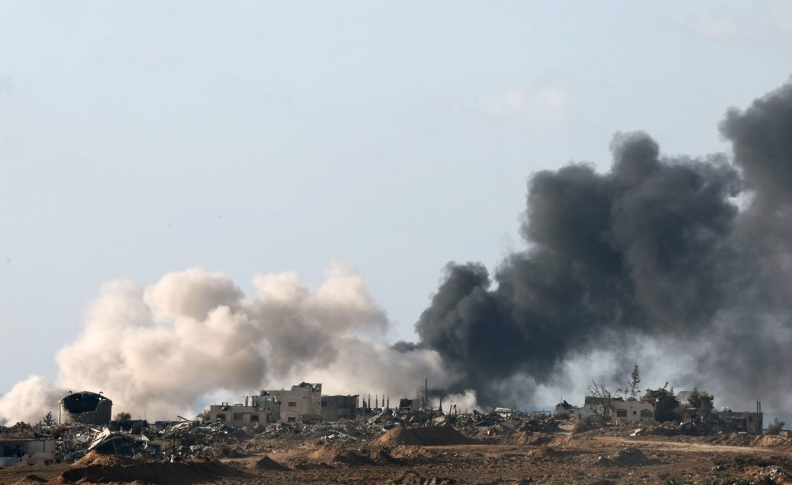 This picture shows smoke billowing over the southern Gaza Strip during Israeli bombardment on January 5, 2024. (AFP-Yonhap)