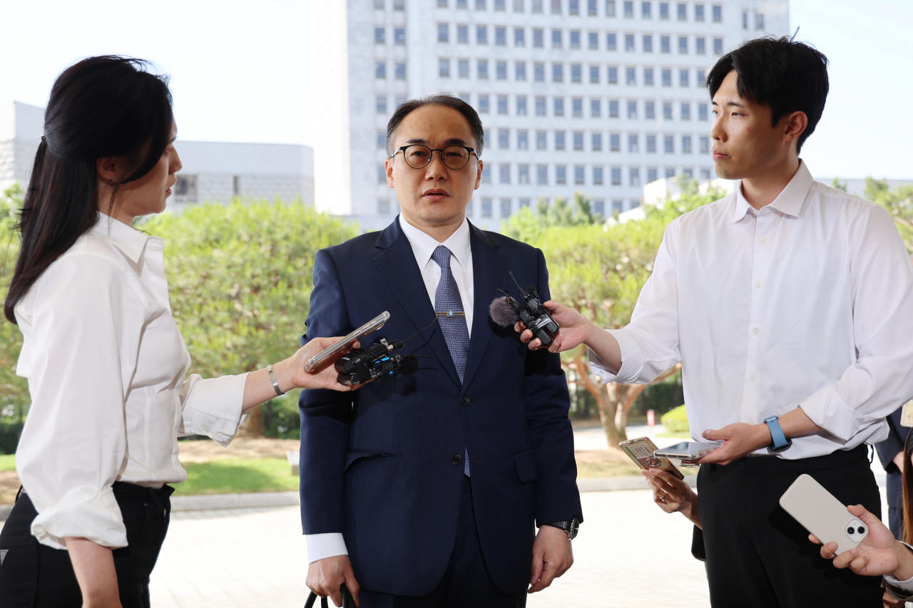 Prosecutor General Lee One-seok talks to reporters in front of the Seoul Central District Prosecutors’ Office on Tuesday. (Yonhap)