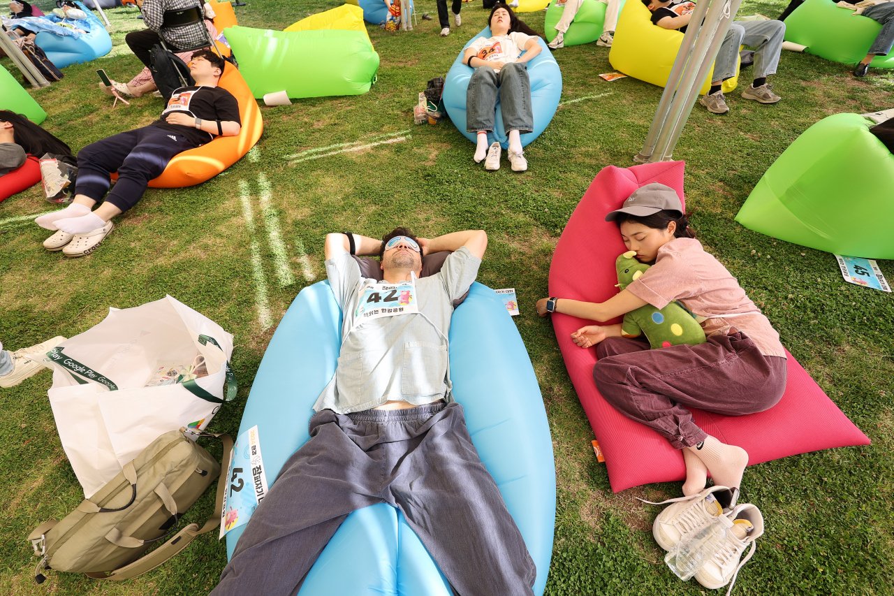 A contest for best sleeper takes place at the Yeouido Hangang Park in Seoul on Saturday. (Yonhap)