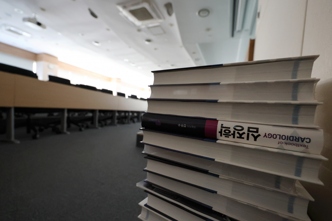 Cardiology textbooks are stacked in a lecture hall at a medical school in Seoul, South Korea, Sunday as the medical school enrollment quota hikes for 2025 are set to be finalized. Worries deepen as medical students who have been boycotting classes to protest the increase show no signs of returning. (Yonhap)