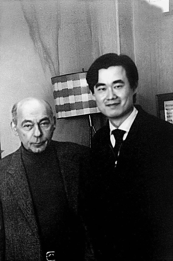 Cellists Janos Starker and Yang Sung-won are seen in this photo taken in 2000. (Lotte Concert Hall)