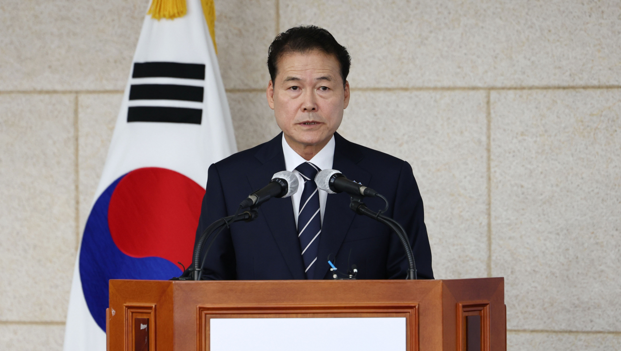 Unification Minister Kim Yung-ho speaks during a news conference Monday at the Inter-Korean Relations Management Bureau building in Seoul. (Yonhap)