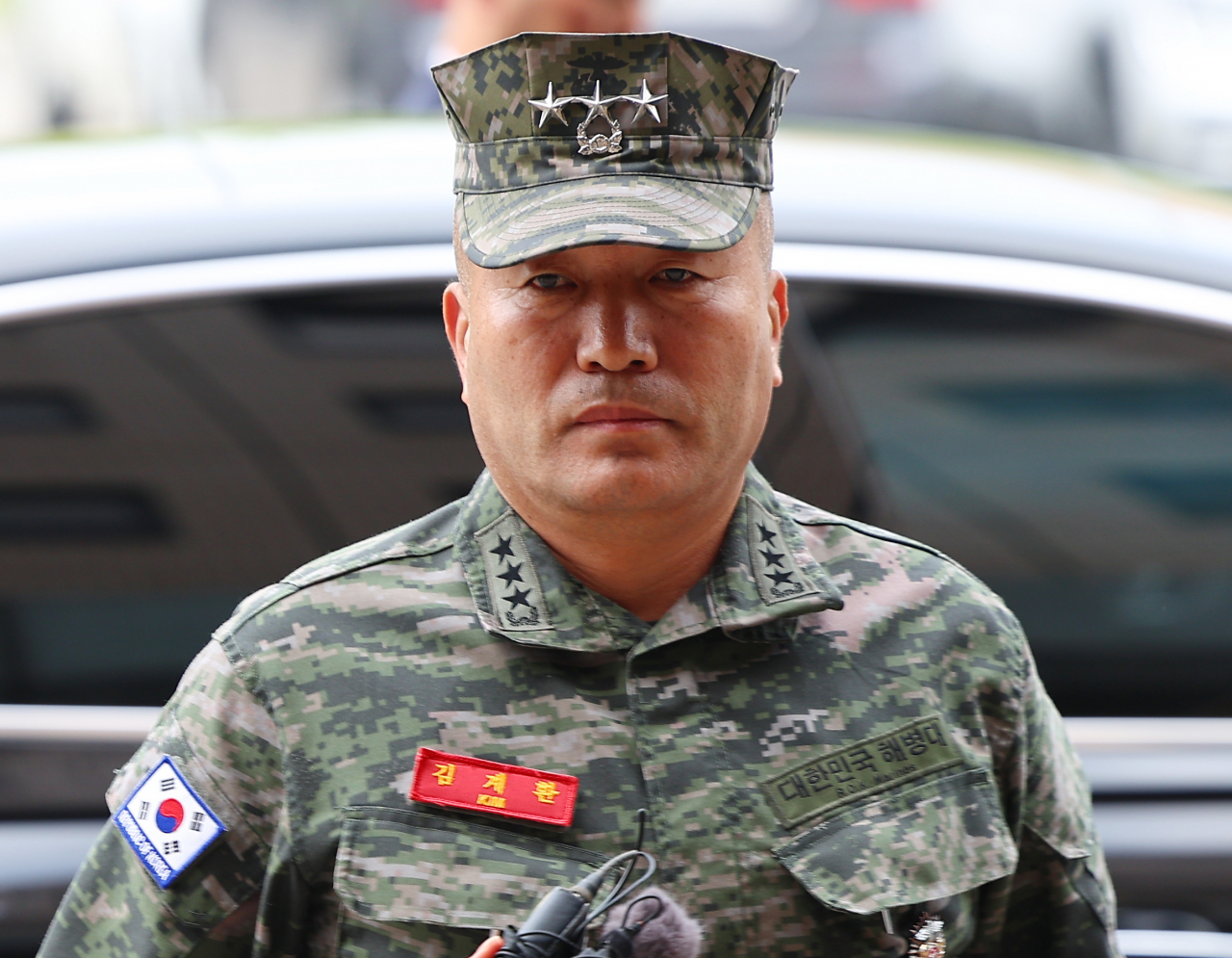Marine Corps Commandant Lt. Gen. Kim Kye-hwan arrives at the Corruption Investigation Office for High-ranking Officials in Gwacheon, south of Seoul, on Tuesday. (Yonhap)