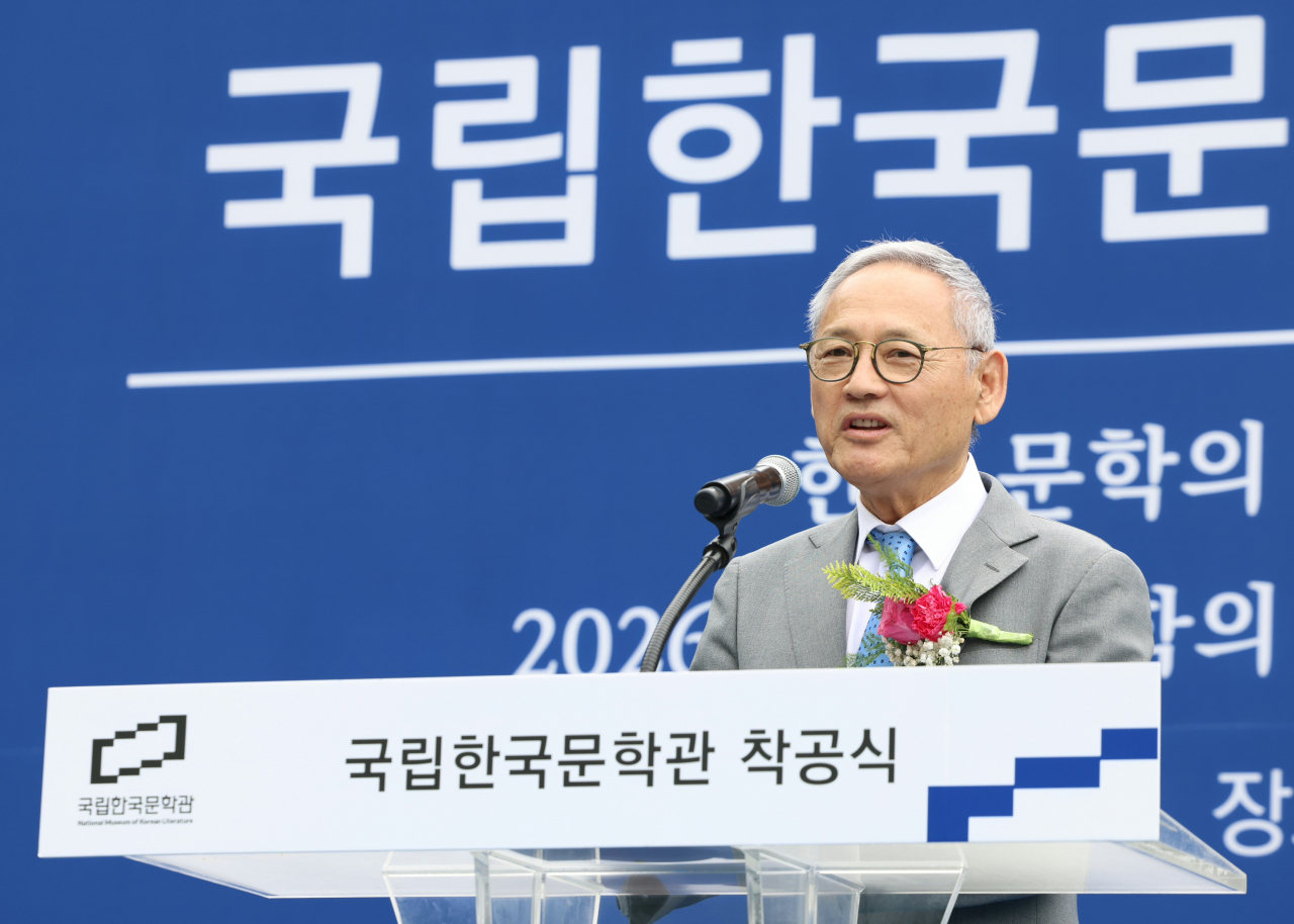 Culture Minister Yu In-chon speaks during the groundbreaking ceremony for the National Museum of Korean Literature in Eunpyeong-gu, northern Seoul, Monday. (Culture Ministry)