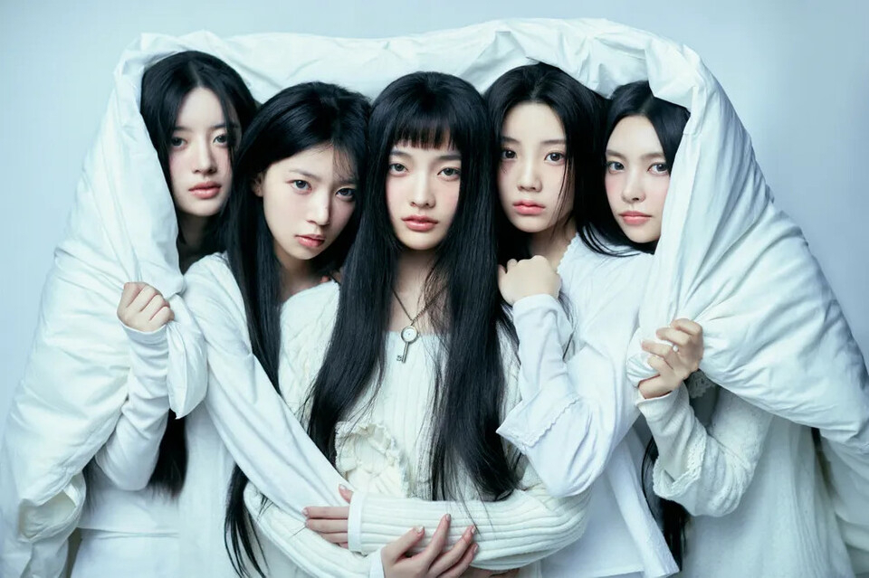 K-pop girl group Illit (Belift Lab)