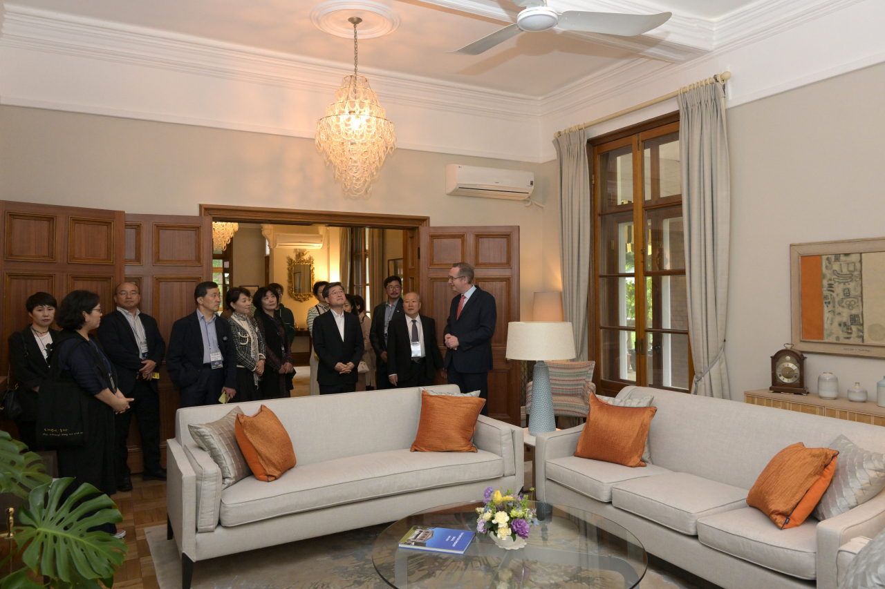 A tour of the English Embassy takes place during Jeong-dong Culture Night in 2023, led by British Ambassador Colin Crooks. (Jung-gu Office)