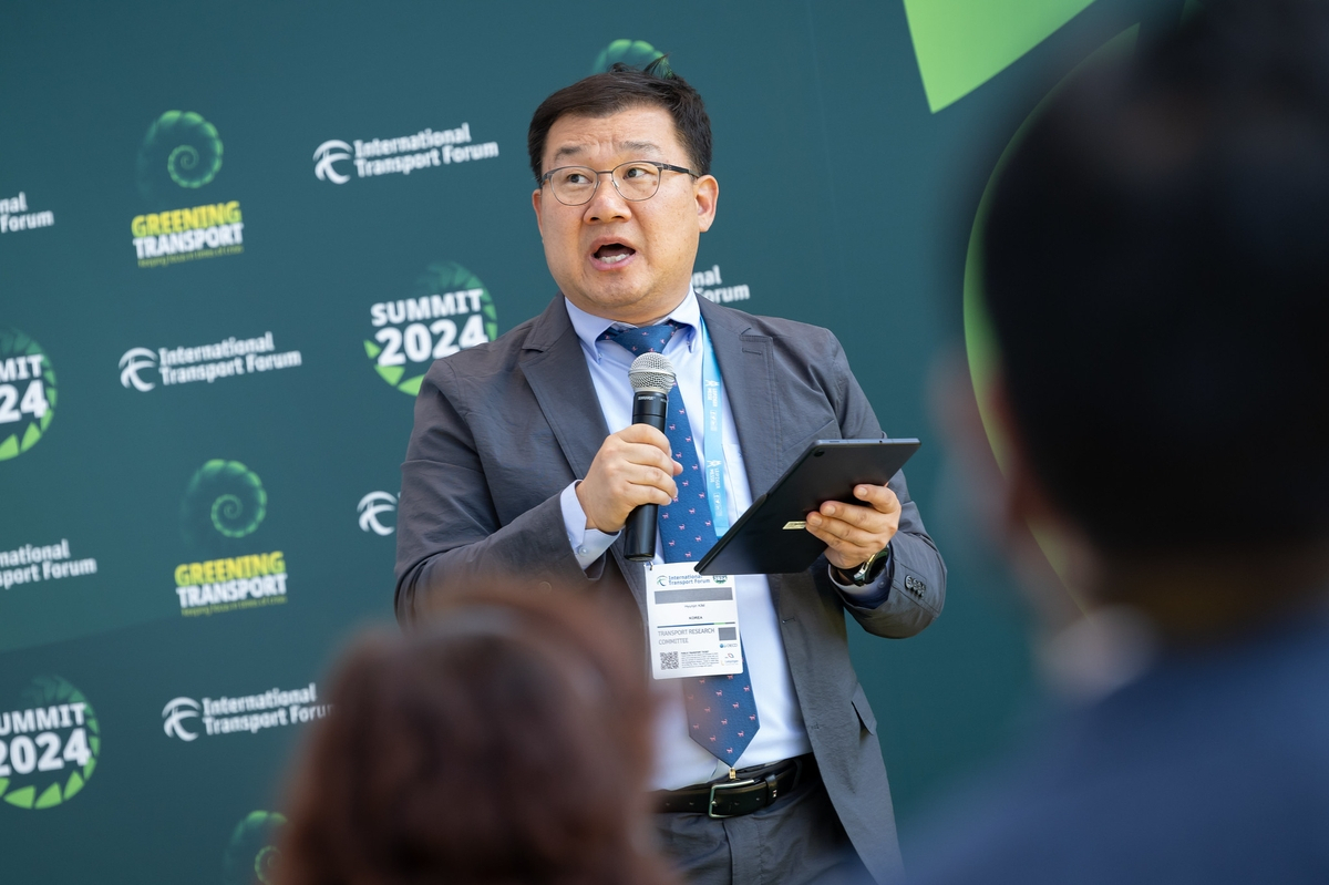 Kim Hyun-jin, head of the mobility platform office of the Korean Transportation Safety Authority, speaks at session on South Korea's Traffic Culture Index at the 2024 ITF Summit in Leipzig, Germany, on Thursday. (Yonhap)