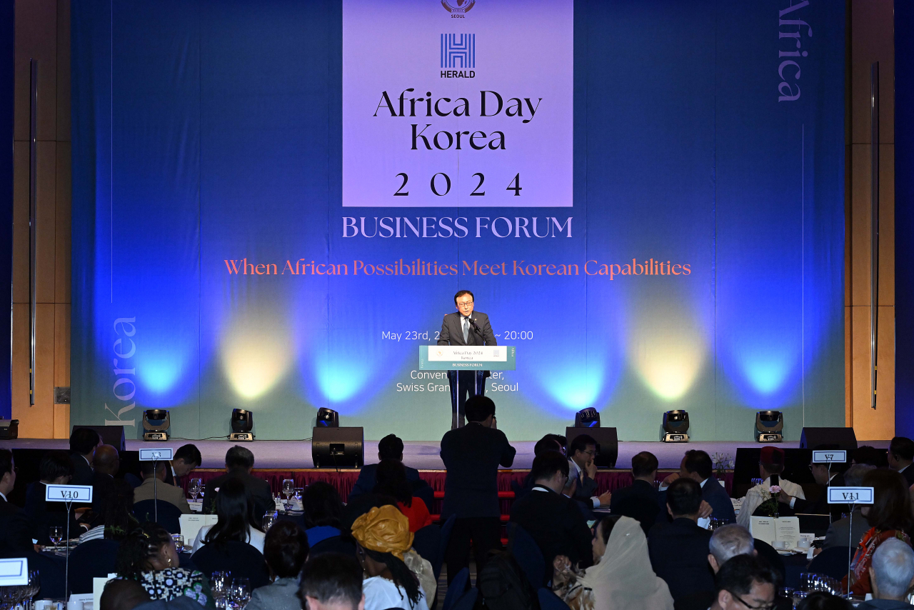 South Korean Trade Minister Cheong In-kyo delivers his congratulatory speech at the Korea-Africa Day 2024 Business Forum held at the Swiss Grand Hotel in Seoul on Thursday. (Lee Sang-sub / The Korea Herald)