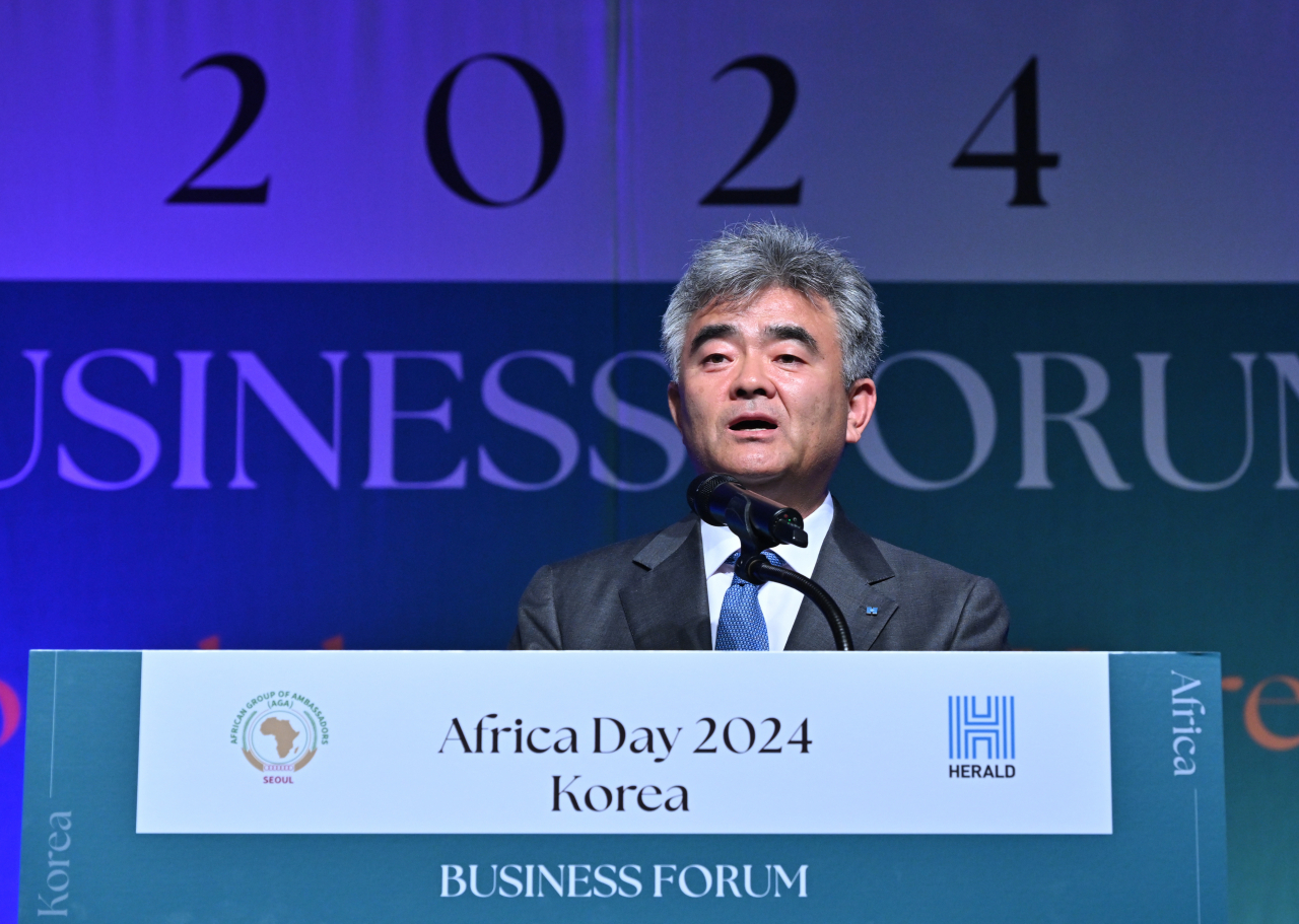 Jung Won-ju, who concurrently serves as chairman of Herald Media Group, Daewoo E&C and Korea Housing Builders Association delivers his celebratory speech at the Africa Day 2024 Korea on Thursday. (Im Se-jun/The Korea Herald)