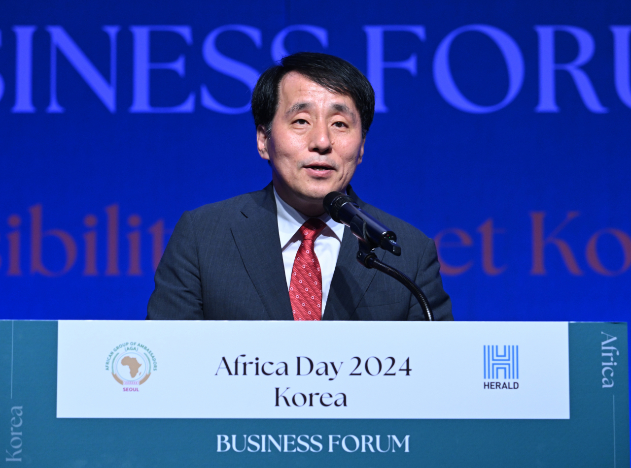 Korea Trade Insurance Corporation Chairman and President Jang Young-jin gives a keynote address at the Africa Day Business Forum held in Seoul on Thursday. (Im Se-jun/The Korea Herald)