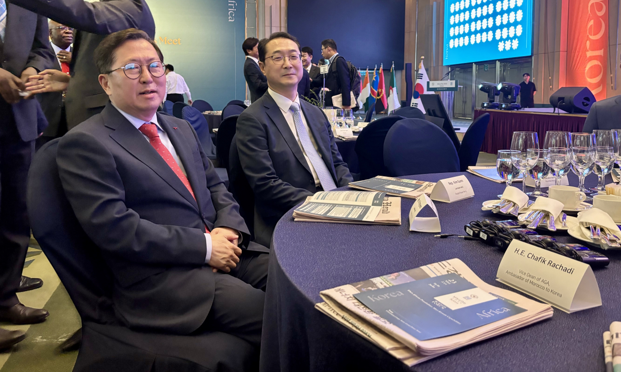Yu Yong-weon (left) and Kim Gunn, the ruling People Power Party lawmakers-elect, attend the 2024 Korea-Africa summit co-hosted by The Korea Herald and the African Group of Ambassadors in Korea on Thursday at a venue in Seoul. (Kim Arin/The Korea Herald)