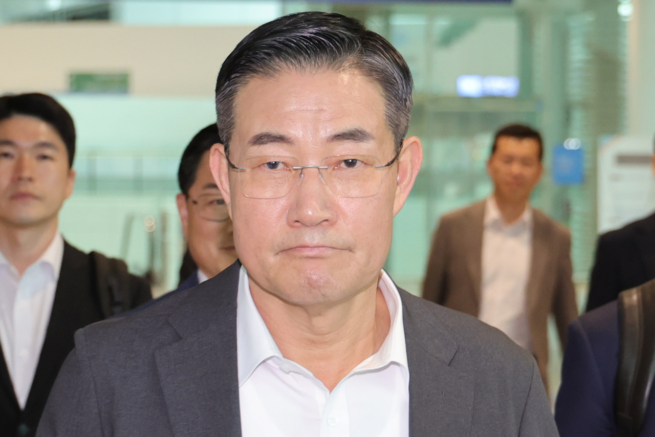 South Korean Minister of National Defense Shin Won-sik leaves for the 2024 Asia Security Summit in Singapore on Thursday. (Yonhap)