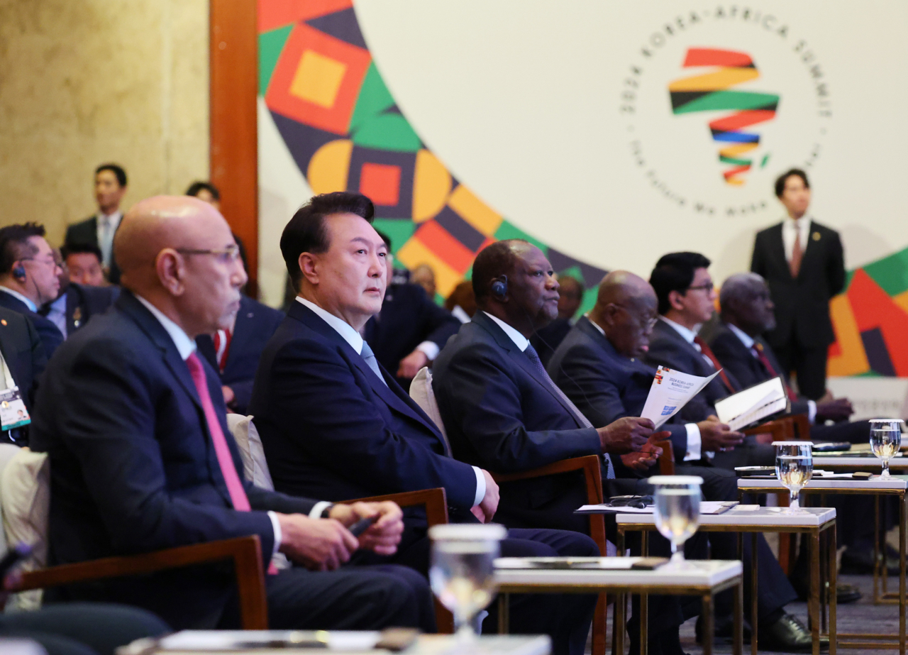 South Korean President Yoon Suk Yeol (second from left) and Mauritanian President Mohamed Ould Ghazouani (left), chairperson of the African Union, attend during the 2024 Korea-Africa Business Summit at Lotte Hotel in Seoul on Wednesday. (Yonhap)