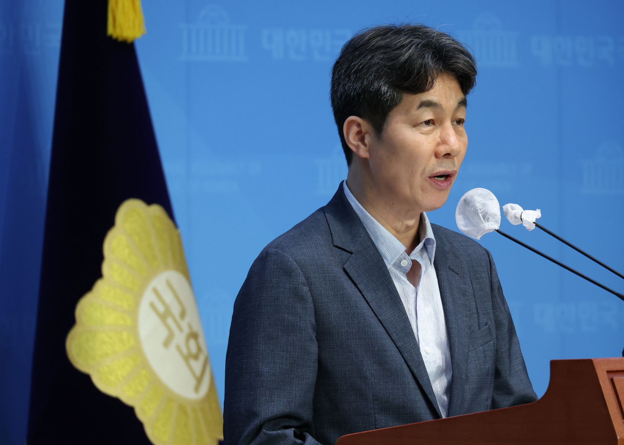 Ruling People Power Party Rep. Yoon Sang-hyun speaks during a press briefing for the special counsel investigation bill into allegations against former first lady Kim Jung-sook at the National Assembly in Seoul on Tuesday. (Yonhap)
