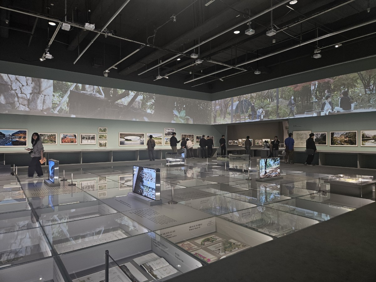 An installation view of the exhibition “Jung Youngsun: For All That Breathes On Earth” at MMCA (Park Yuna/The Korea Herald)